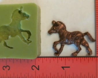 Silicone Mold Zebra Horse Pony utilisé avec de la cire, gypse, résine, colle chaude, savon, argile, métal