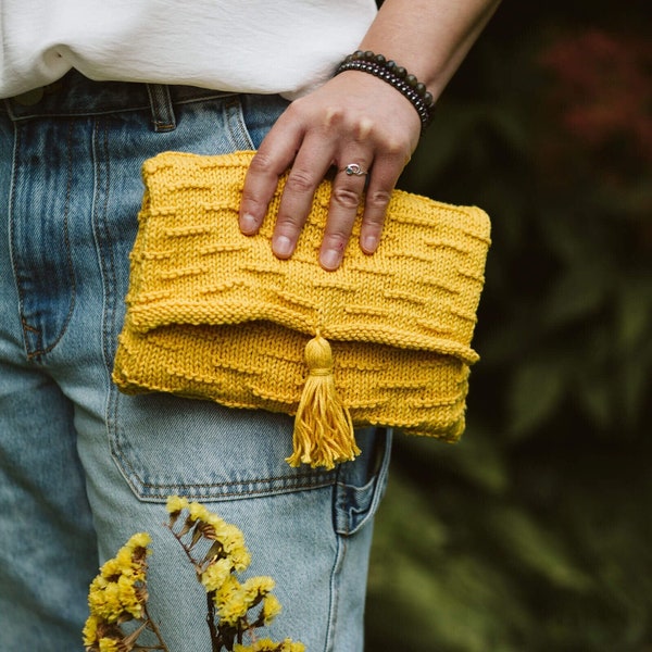 Clutch bag pattern, PDF knitting pattern, book sleeve, book accessory, beginner knitting, yellow clutch bag, slow fashion, knit bag pattern