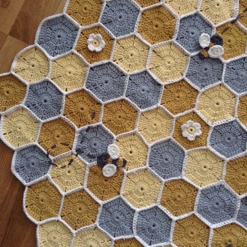 PHMOJEN Baby Milestone Blanket - Honeycomb Bee Design With Monthly/Weekly Frames & Headband - View #9