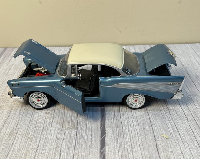 1957 1:24 scale Chevrolet Bel Air model car