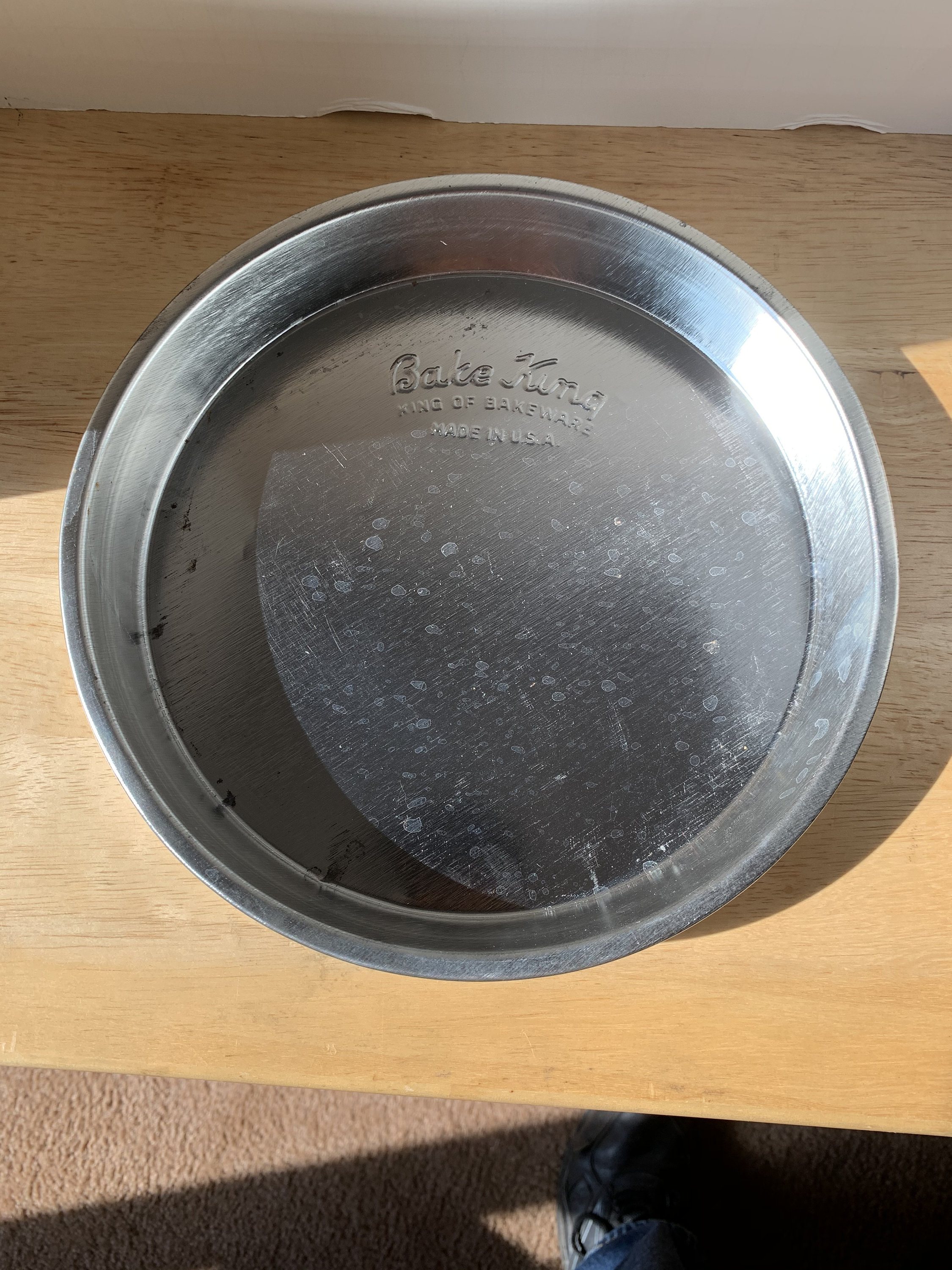 Vintage tin 9 Bake King cake pan