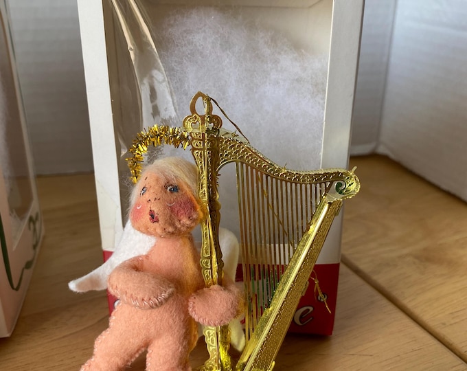 Annalee Christmas Angel Ornament Playing Harp with original box and tag