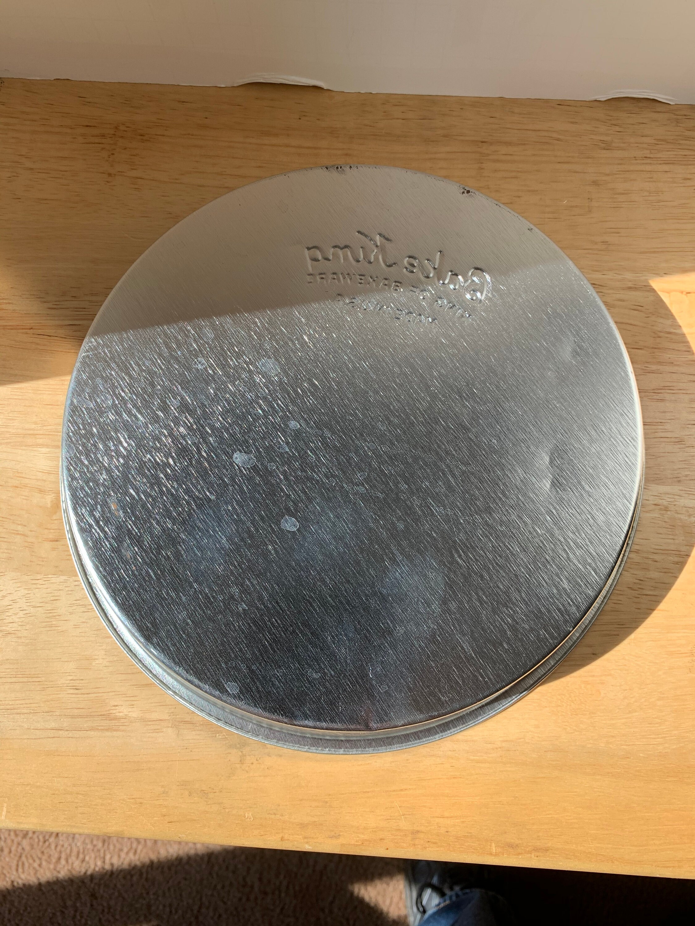 Vintage tin 9 Bake King cake pan