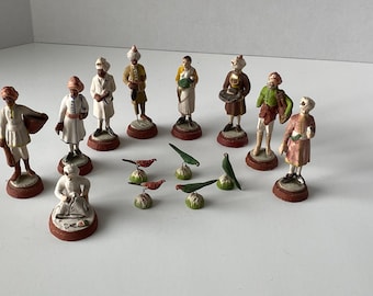 19th Century Set of 14 Vintage Lucknow India Festival Servant Figures and Birds In Terracotta Clay