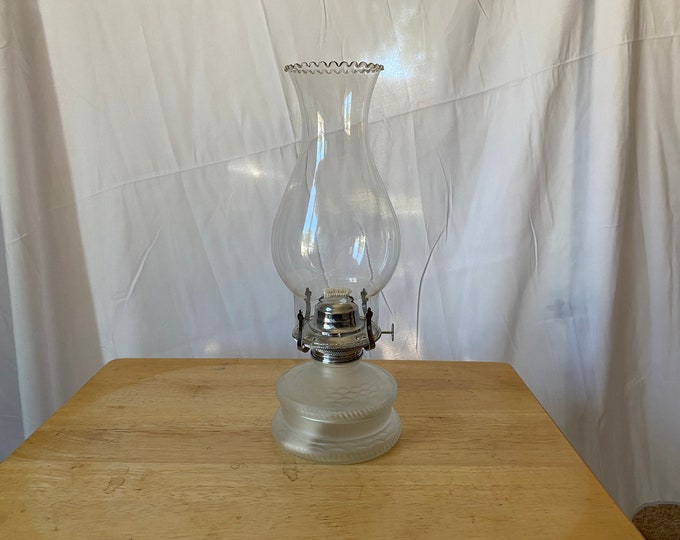 Frosted oil lamp with shell etching with clear scalloped chimney and wick