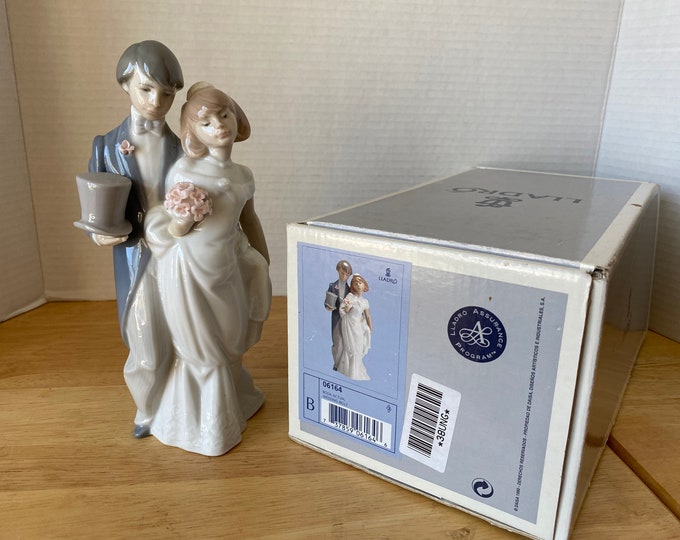 Lladro Wedding Bells Porcelain Figurine No 06164 with original box