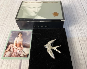 Avon 1996 Smithsonian Institution Juliette Gordon Low "Swallow" pin small size in original box