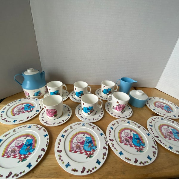 23 Piece 1970s all Plastic Vintage Toy Dish set with 8 cups and 12 saucers/plates - service for 6