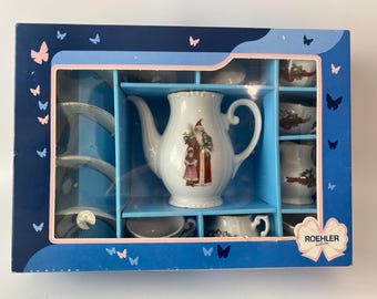 1970s-1980s Roehler Collection Made in German Children's Christmas Porcelain 11 Piece Tea Set In Original Box