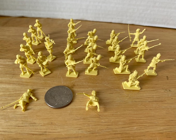 1" Gordon Highlanders 24 Piece Vintage Plastic Soldier Set