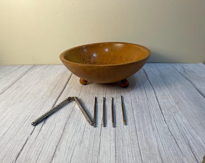 Vintage Parrish 6-piece 3-legged nut bowl
