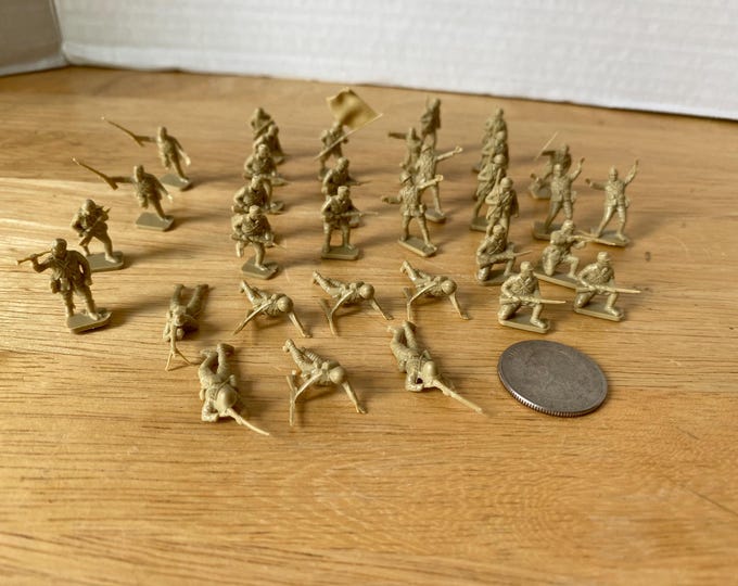 1" Military 34 Piece Vintage Plastic Soldier Set