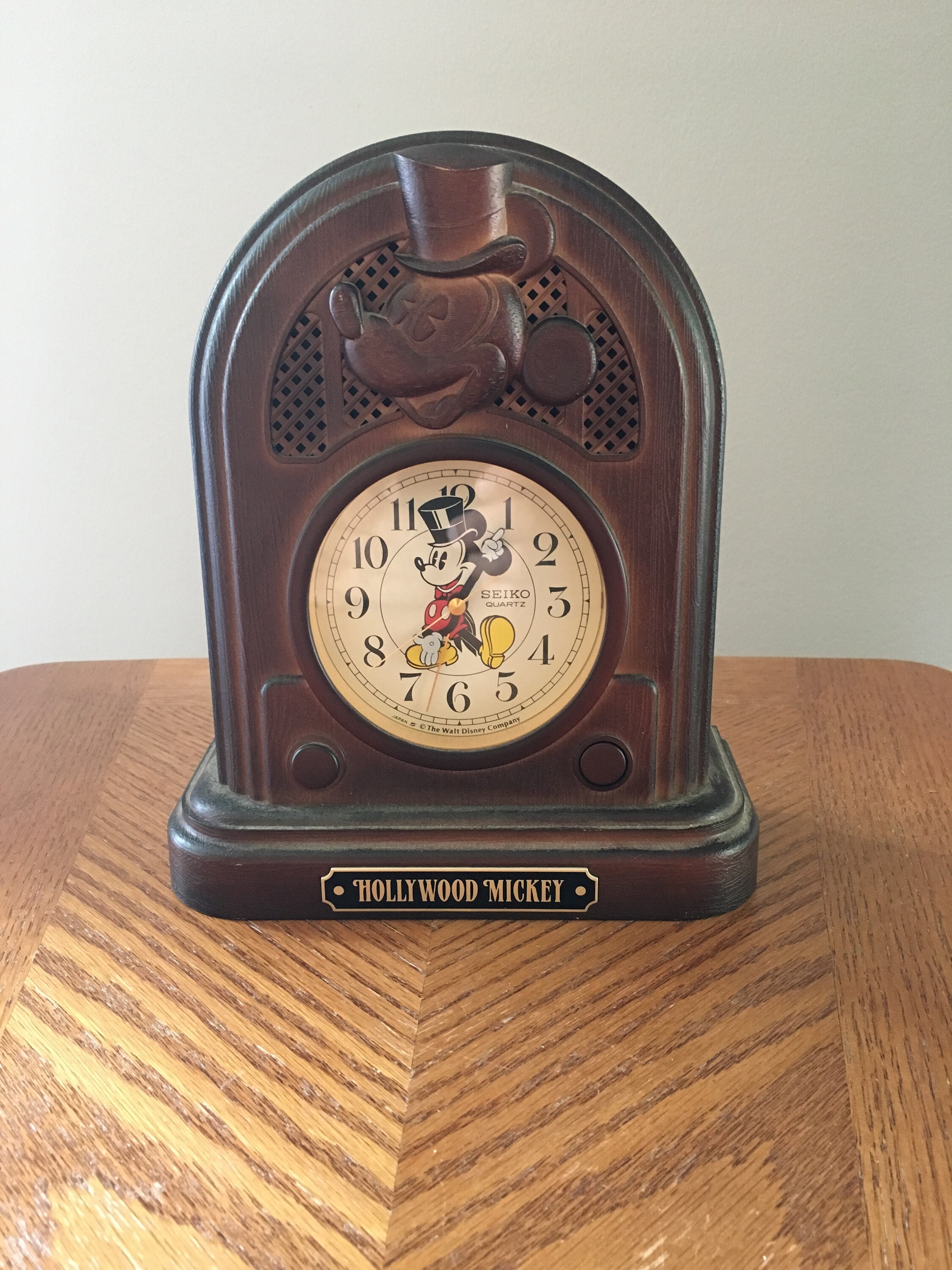 vintage 1987 Disney Mickey Mouse alarm clock