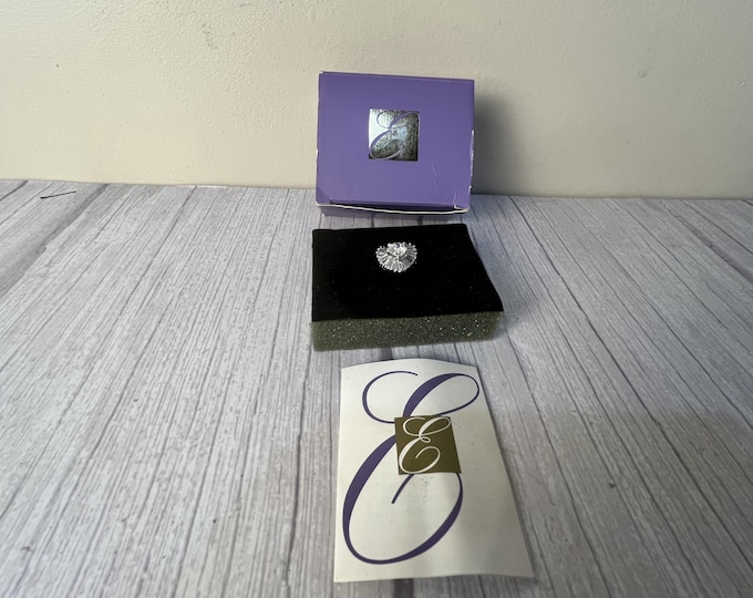 Avon Elizabeth Taylor Midnight Romance heart shaped CZ ring size 8 in original box