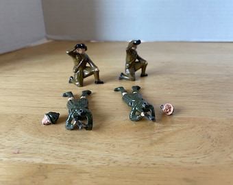 Set of 4 British Army Lead Soldiers -  2 with Binoculars or 2 ground shooters