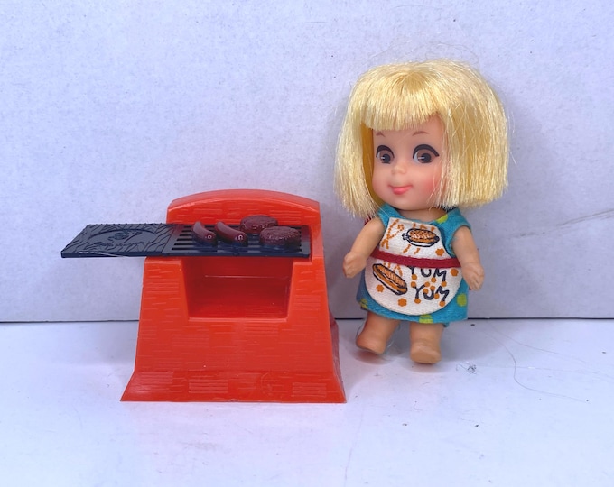Vintage 1965 Mattel Liddle Kiddles 3 piece set SIZZLY FRIDDLE Doll with BBQ Grill