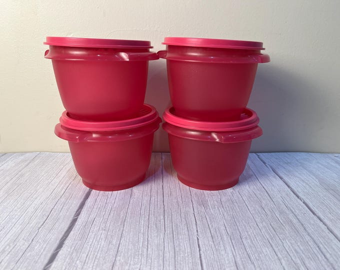 Set of 4 Tupperware 20 oz. 2 1/2 cups red canisters with lids