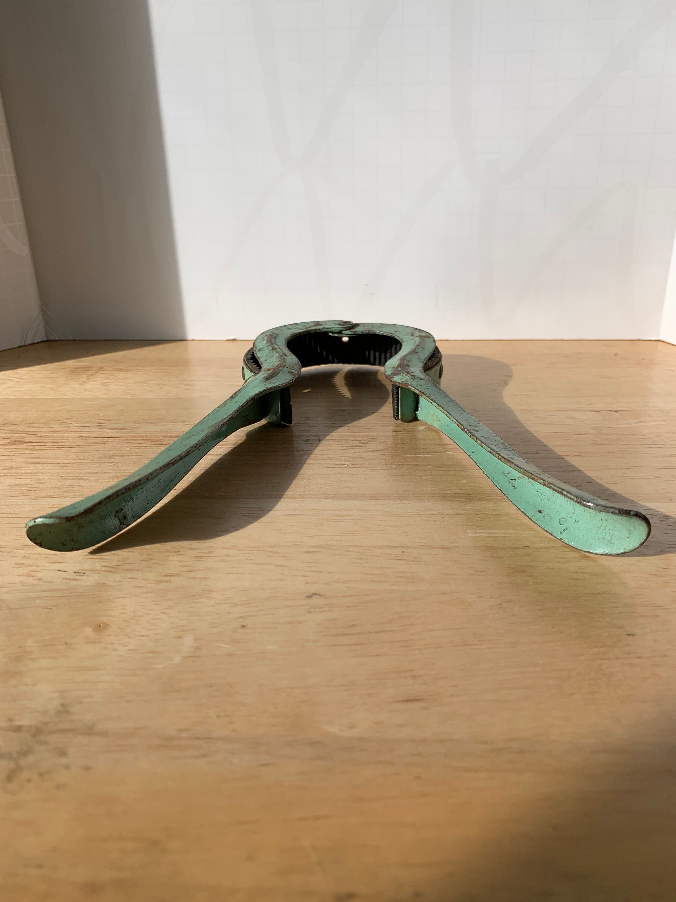 Vintage jar or can opener