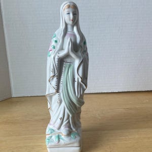 Our Lady of Fatima vintage Ceramic figurine with Gold highlights from Sanmyro