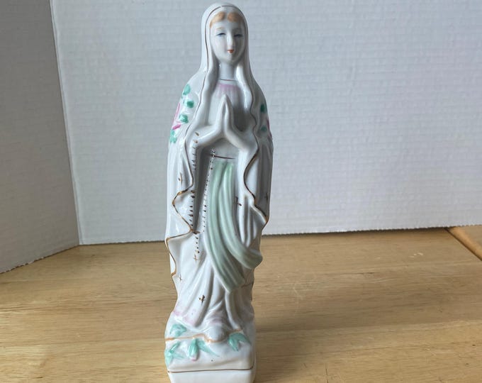 Our Lady of Fatima vintage Ceramic figurine with Gold highlights from Sanmyro