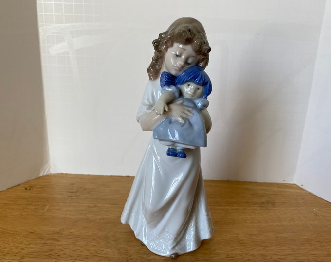 Nao by Lladro "We're Sleepy" Figurine #1107