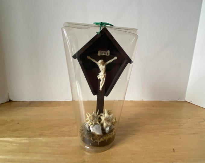 Small Vintage plastic crucifix with Jesus with a covered roof with original packaging in  excellent condition!