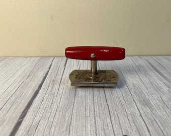 vintage Edlund Top off hand turn jar opener