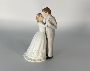 1985  Lefton  ceramic bisque Bride and Groom First Kiss figurine #04960