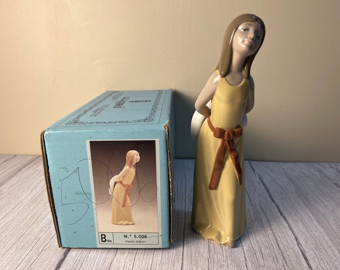 Lladro "Naughty Girl" #5006 figurine with original box
