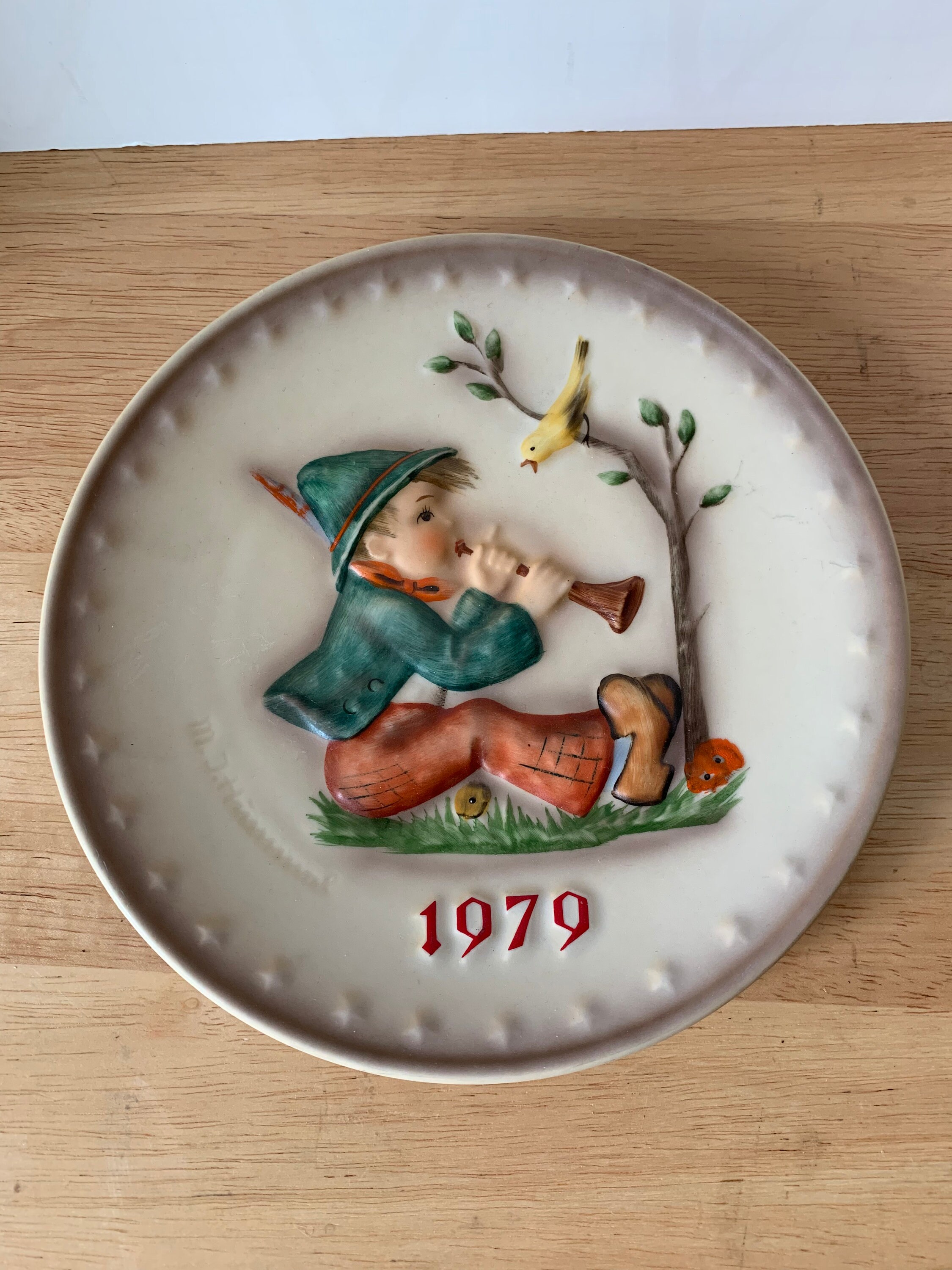 Vintage Hummel 1979 decor plate