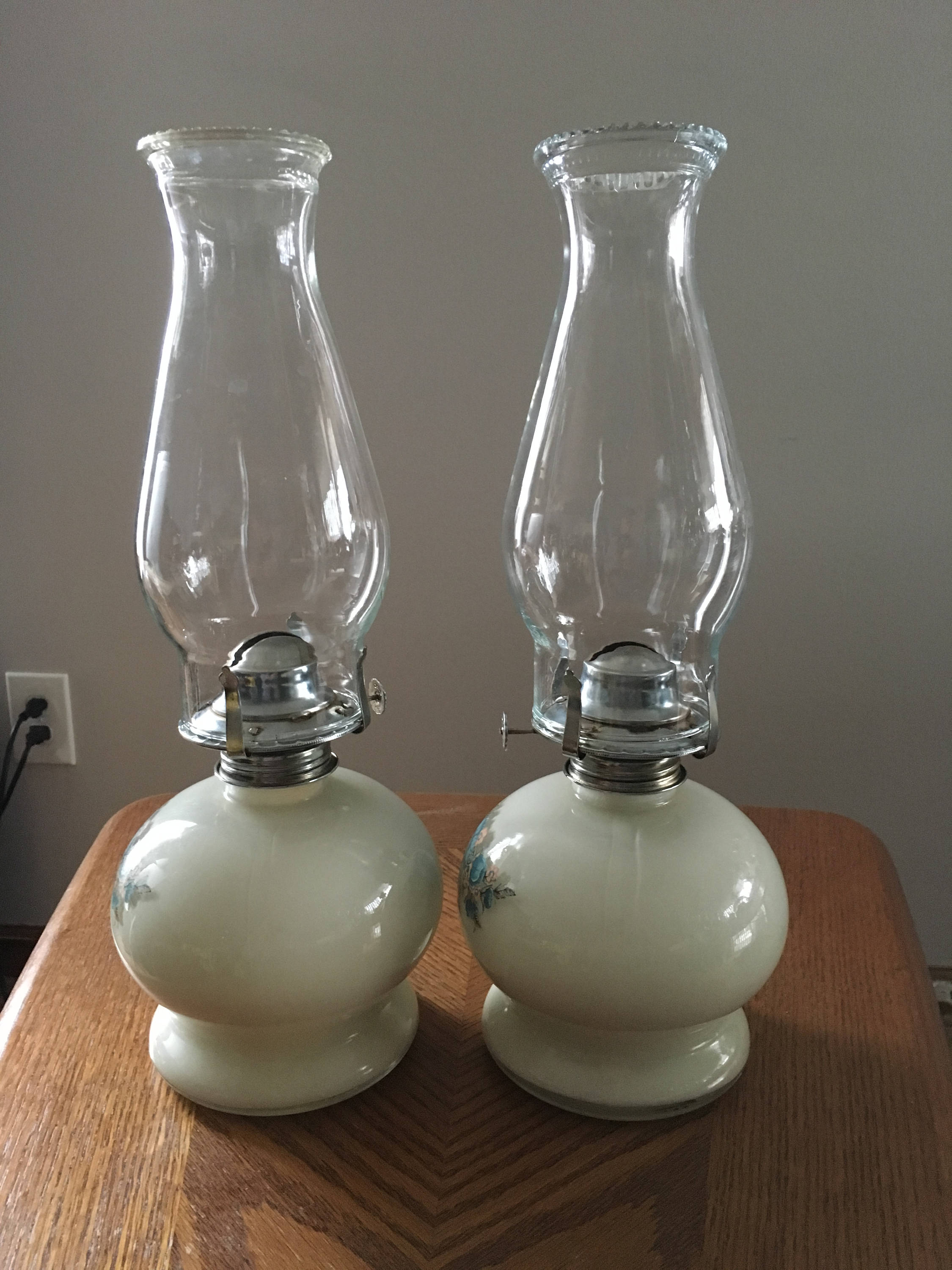 Lamplight Farms oil pair with chimney and wick