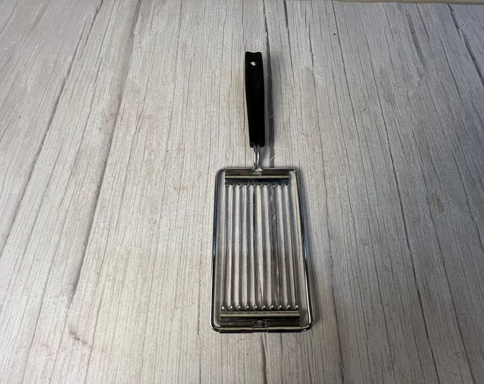 Vintage Ekco Stainless Steel Tomato Slicer