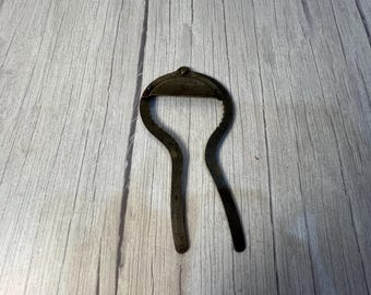 Vintage 1905 Turney jar or can opener