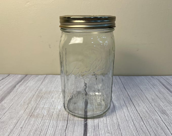 Vintage Ball wide mouth clear quart 20 ounces 600ML mason jar with grape vine design and measurements on the side panel