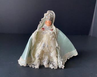 Dashboard Infant Jesus of Prague Miniature Plastic Magnetic Dashboard Figurine with Vestments