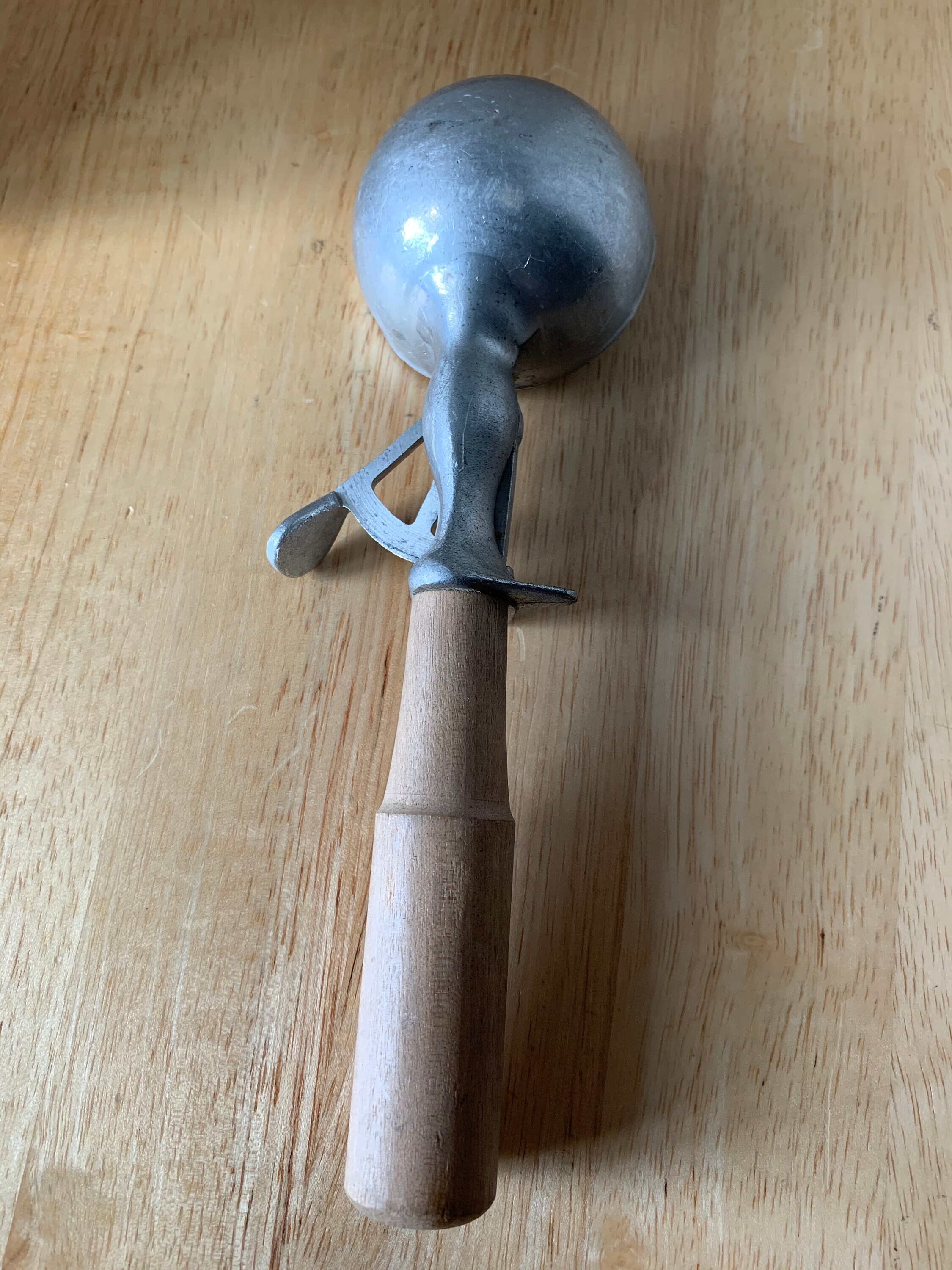 Vintage wooden handle aluminum gear ice cream scoop