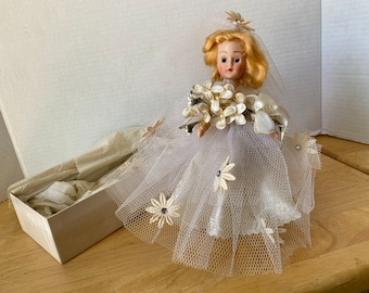 DAISIES!!!  Vintage hard plastic 7" Bride doll with Strawberry Blonde hair and vintage millinery floral bouquet
