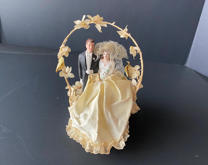 1949 Chalkware Bride and Groom Cake Topper with wire arch with flower accents