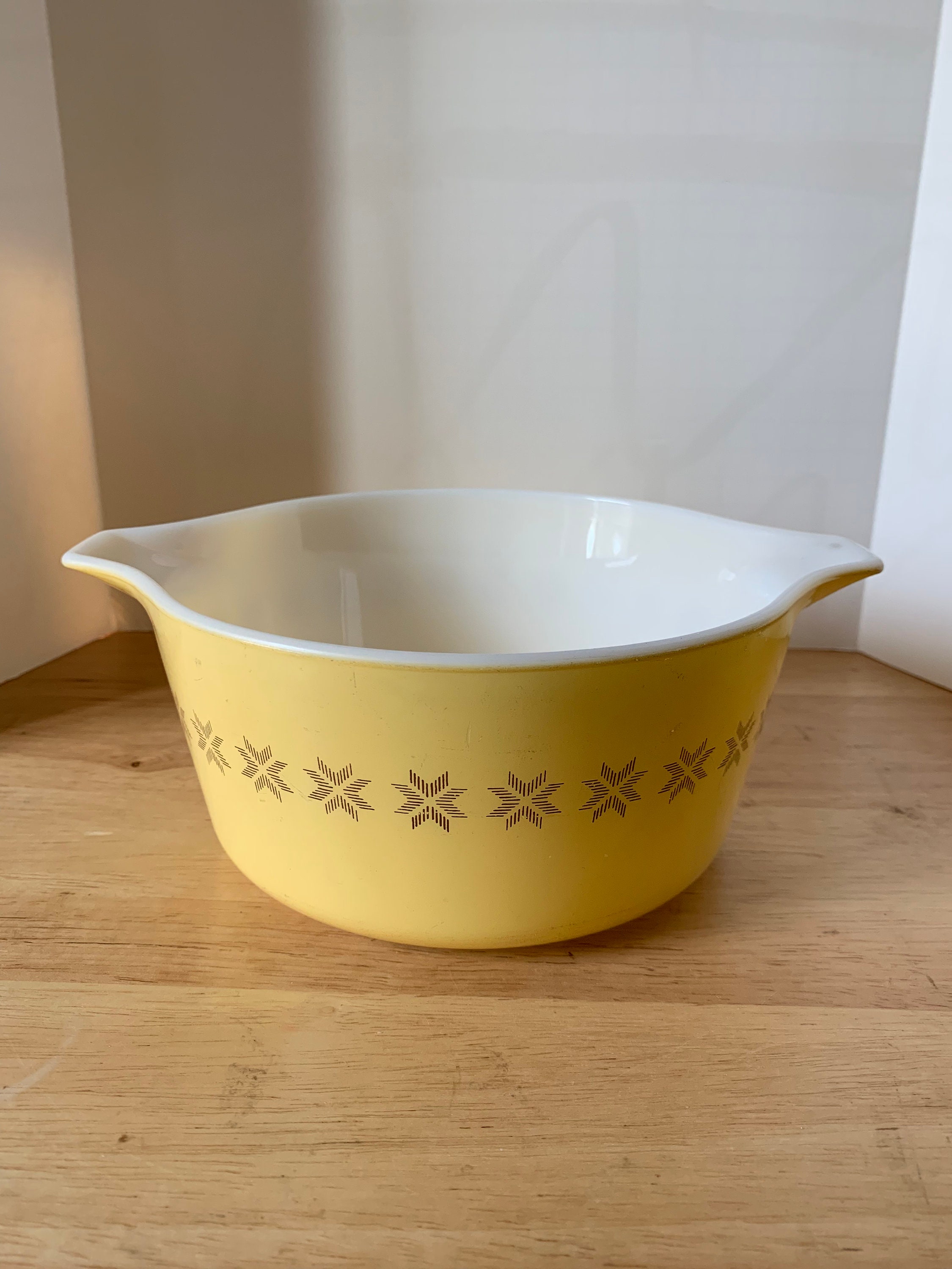 Vintage 1960's Pyrex 474 casserole dish