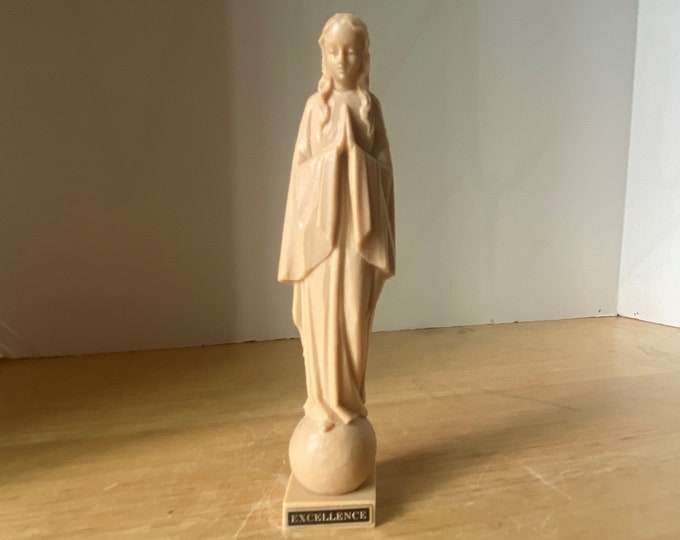 Vintage Dashboard saint pocket statue tan plastic figurine of  Madonna, Blessed Mother