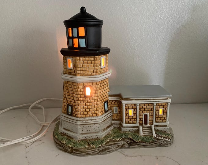 Vintage Geo. Z Lefton Ceramic 1910  Split Rock Lighted Lighthouse (Minnesota) with Light cord Made in 1993 #01009