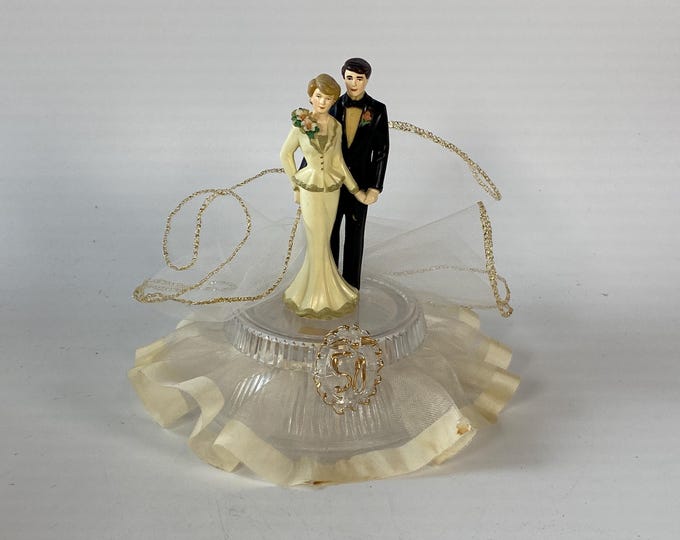 Vintage  Wilton 50th Wedding Anniversary Cake Topper with Married Couple surrounded by gold tipped tulle on clear base with 50th Medallion