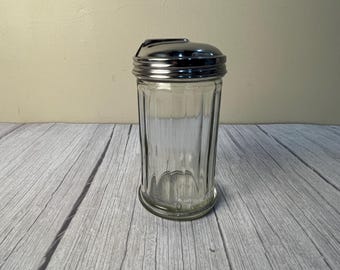 Ribbed raised Spout Chicago Sugar Dispenser