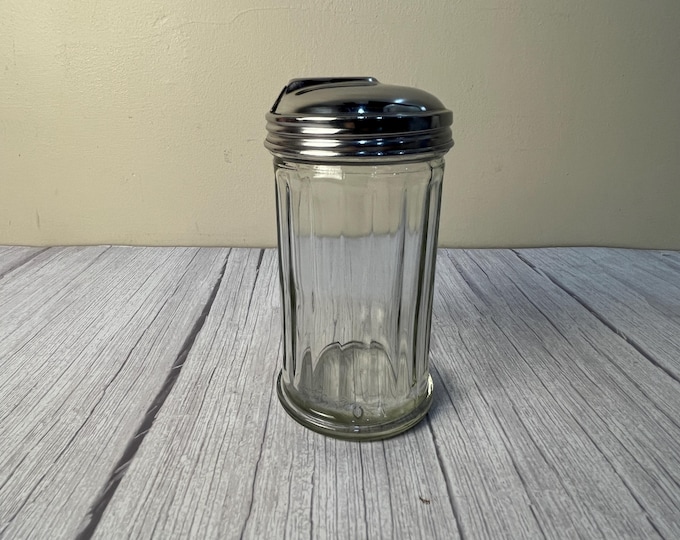 Ribbed raised Spout Chicago Sugar Dispenser