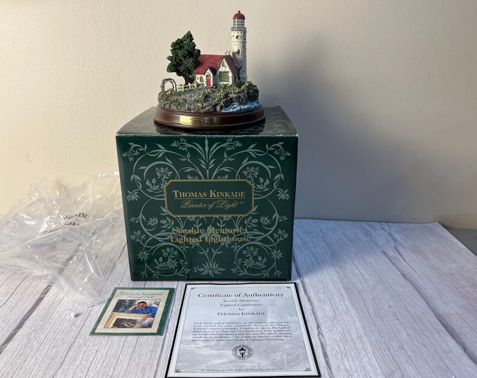 Thomas Kinkade Seaside memories "Beacon of Hope" lighted lighthouse in original box NOS w/COA
