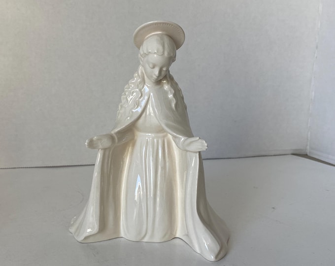 Hummel TMK 4 Nativity Madonna Figurine- Creamy White Porcelain Kneeling #214/A West Germany