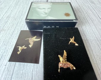 Avon Smithsonian Institution Hummingbird Birth stone July Simulated Ruby pin set in original box