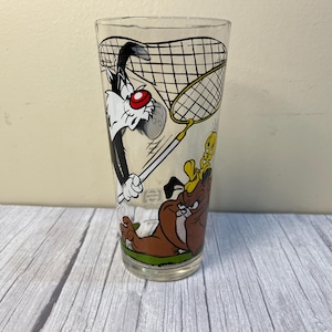 Vintage 1976 Slyvester Tweety and dog Pepsi Warner Brothers Drinking Glass