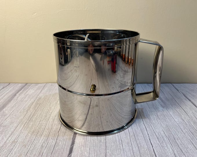 Vintage 8 cup 1 mesh flour sifter
