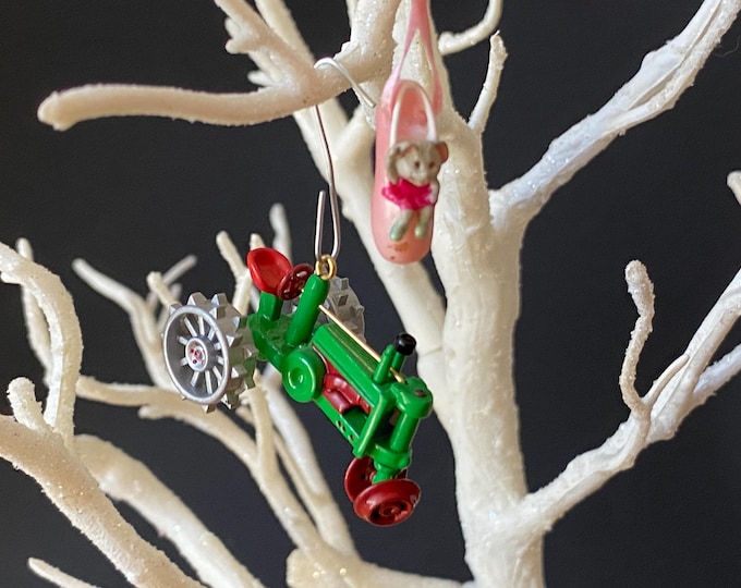 Hallmark 1998 set of 2 Miniature Ornaments